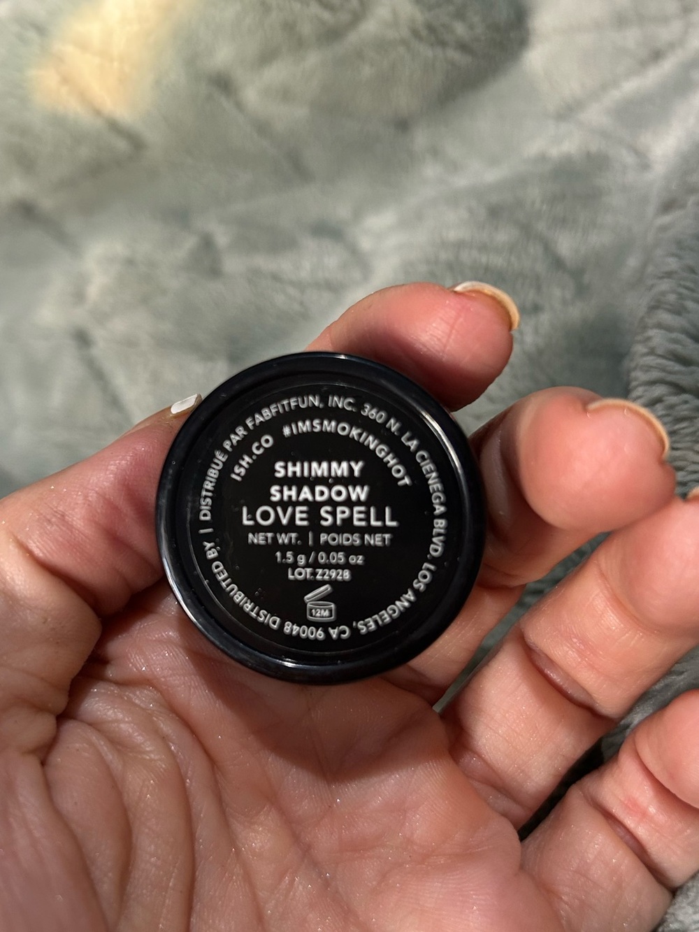 ISH Shimmy Shadow Eyeshadow -LOVE SPELL  (Black Packaging)
